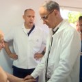 Macut i Lončar u mobilnoj ambulanti u Velikom selu pregledaju pacijente
