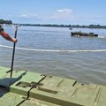 Vojska Srbije postavila pontonski most do plaže Lido na Dunavu