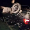 Teška saobraćajka na putu Ratkovo - Pivnice: Automobil se prevrnuo na krov, potpuno je uništen (video)