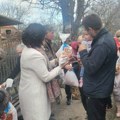 Gradonačelnica i predsenik GO Palilula uručili paketiće deci u Mramorskom potoku, Lalinskim pojatama i Lalincu