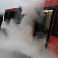 Gori "ukleti" autobus 511: Zapalio se na Obrenovačkom putu: Širi se gust dim, svi putnici izašli napolje (video)