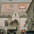 Tompsonove pesme i ustaški simboli ispred pravoslavne crkve u Zagrebu