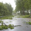 Siloviti udari vetra - hiljade ljudi bez struje