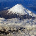 У Јапану нова правила за пењање на планину Фуџи због прекомерног туризма и загађења