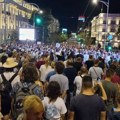 Desetine hiljada ljudi na protestu u Beogradu: Uzvikuju "Izdaja, nećeš kopati" (FOTO i VIDEO)