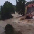 Užasne scene u srcu zemlje Ljudi su bez struje i hleba, odsečeni su od sveta (video)