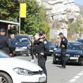 Drogirali se na terasi - diler uhapšen, njima prekršajna prijava: Policija upala u poznati restoran, pa na stolu zatekla prah