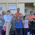Пакети помоћи за седморо деце породице Раденковић у Нишу