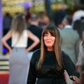 Fotka Suzane Vasiljević iz Njujorka zbog koje gore mreže: Ljudi ne znaju da li pre da gledaju u torbu ili u njenu desnu nogu