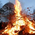 Zašto palimo badnjak na Badnji dan? Crkva kaže da je običaj nastao rođenjem Isusa, a drugi ga vežu za staroslovensko božanstvo…