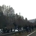 Novi sukob Torcide: Kolaps na autoputu, zaustavljeno 60 vozila