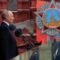 (Video) "Pobeda će uvek biti naša!" Vojna parada na Crvenom trgu bez tenkova: Putin održao govor, pored njega Lukašenko i…