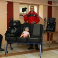 Podeljeno još 50 autosedišta roditeljima beba sa teritorije grada Užica: U Crvenom krstu obuka za roditelje