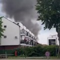 Veliki požar u Novom Sadu: Gust dim se nadvio nad naseljem, vatra izbila u dvorištu kuće (video)