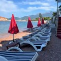 "Veoma su skupe, u Turskoj ili Španiji za te pare mogu da uzmem pansion": Objavljene cene ležaljki u Crnoj Gori