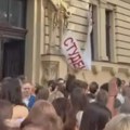 VIDEO "Studenti pobeđuju" i tokom maturske večeri u valjevskoj gimnaziji