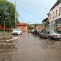 Stanovnici Kajmakčalanske ulice u Nišu u ponedeljak protestuju zbog problema sa vodom
