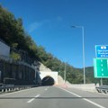 Makedoncu osumnjičenom za teško povređivanje vozača saniteta određen kućni pritvor