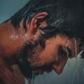 Ништа није како изгледа Туширање хладном водом вас неће расхладити како очекујете, тело може реаговати потпуно супротно ево…