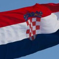 Incident u Puli: Žena kamenovala zastavu Hrvatske, policija je odmah uhapsila