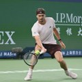Skandal u Šangaju: Zverev kasnio sat vremena, pa izbacio Šeltona sa terena