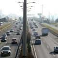 Izuzetno opasna scena na auto-putu Šabac-Ruma: Zbog ovoga može da plati paprenu kaznu (video)