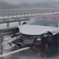 Automobil slupan na milošu velikom Jezivi snimak nesreće (video)