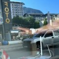 Pretučen pevač, lice mu u podlivima! Tvrdi da ga je napalo pet muškaraca: "Nije mi dobro"