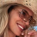 (Foto) verila se Ksenija Knežević: Pevačica pokazala verenički prsten na Santoriniju, oko nje raj