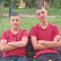 Dva brata iz Novog Pazara rasplakala sve: Roditelji im bolesni, a njihov način da zarade za školu kida srca