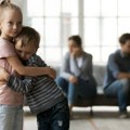 "Kao da je troje dece ostavila u šumi"! Žena se razvela, a ljudi je razapeli: Ova objava je posvađala Srbe