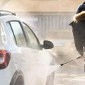 Na izuzeztno niskim temperaturama ne bi trebalo prati automobil: Mnogi vozači prave greške, evo šta se savetuje