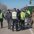BLOKADE SE NASTAVLJAJU, ogorčenje raste: Poljoprivrednici Aradca i Elemira poručuju – nema odustajanja! Blokiran put ZR-NS