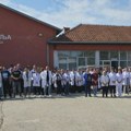 Nastavljeni skupovi podrške uhapšenim Srbima na KiM: Radnici KBC Priština - Gračanica mirnim protestom izrazili nezadovoljstvo…