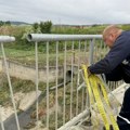 Menjaju ogradu na mostu: Posle apela žitelja, majstori na delu Smederevskog puta kod Boleča