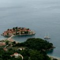 Sveti Stefan opet otvorio svoja vrata za posetioce Dostupan turistima dva puta nedeljno, evo koliko košta ulaznica