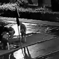 Jeziv snimak ubistva potresa fudbalski svet! Petorica napadača jure čoveka ulicom, a onda počinje horor! (Uznemirujući video)…