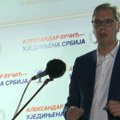 "Ministri da dođu na posao na 2-3 sata - kod mene ne može" Vučić nastavio obilazak Srbije, obratio se na skupu u Negotinu…