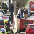 Muškarac poginuo, žena teško povređena Sumnja se da je ovo uzrok eksplozije u Zemunu: Kuća se obrušila, u vazduhu se…