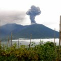 Jedanaest planinara stradalo u erupciji vulkana u Indoneziji