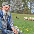 Nedo (91) je najstariji pastir u Bosni: Kreće se uz pomoć štapa, ali ima psa: "Ja treba da slavim Uskrs k'o svoj"