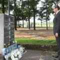 FOTO: Vučić i Vučević u Malom Orašju i Duboni na godišnjicu masovnog ubistva