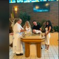 "Vidi što se mama sredila": Influenserka šokirala ljude zbog onoga u čemu je došla na krštenje sina: Sveštenik stalno…