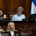 Poslanici vladajuće koalicije podržavaju zakonske predloge, opozicija kritikuje