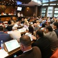 Skupština NS o rebalansu budžeta, razišla se grupa građana koja je blokirala zgradu