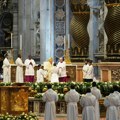 (Foto): Papa Lav XIV zaredio 32 nova sveštenika iz 23 zemlje: Liturgiju sasluživalo više od 3.600 kardinala, biskupa i…