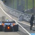 Incident u Formuli 1! Zapalio se bolid, bivši vozač Ferarija isključen iz trke