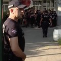 Interventna policija legitimiše studente ispred Visoke zdravstvene škole