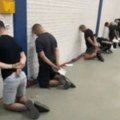 Priveden veći broj huligana u Novom Sadu: na kolenima, sa lisicama i rešenjima o zadržavanju (video)