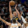 (VIDEO) Jokić briljantno veče za prvu pobedu u sezoni